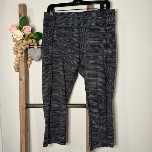 Tek‎ Gear Black White Stripe Cropped Leggings Size XX Large - Picture 1 of 7